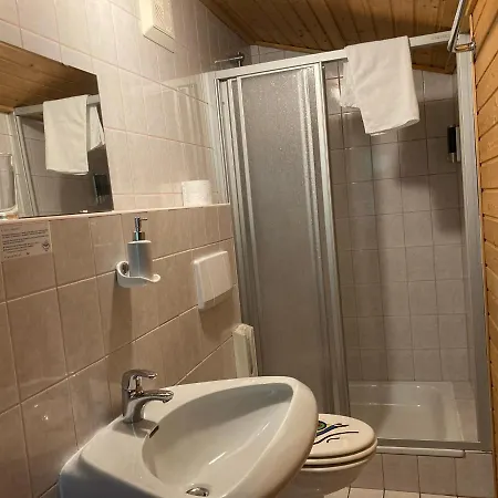 Karlsdorfer Hof 2*