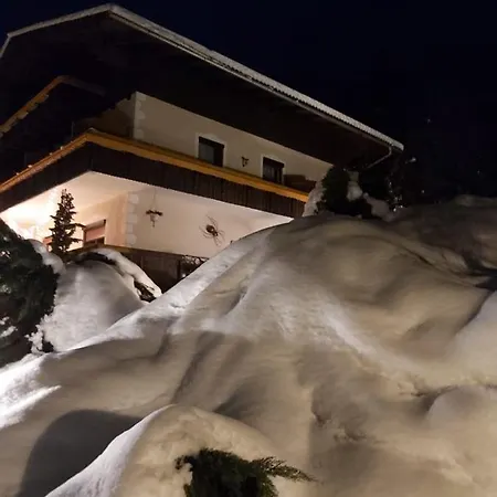 Karlsdorfer Hof 2* סיבודן