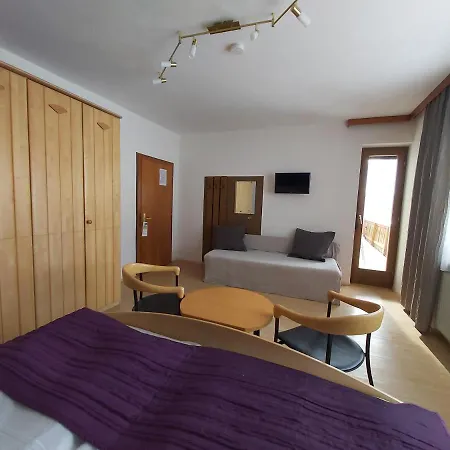 Karlsdorfer Hof فندق 2*