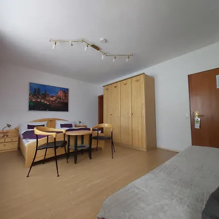 Karlsdorfer Hof 酒店 2*