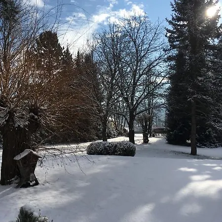 Karlsdorfer Hof 2* סיבודן