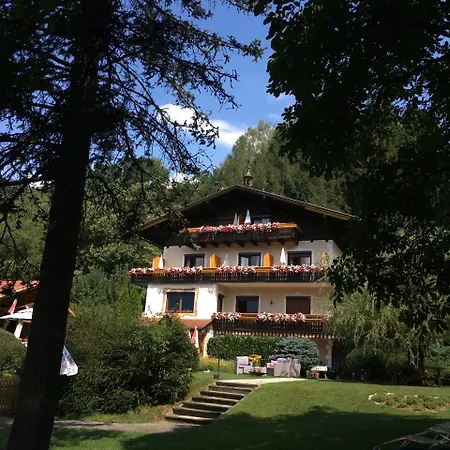 Karlsdorfer Hof מלון